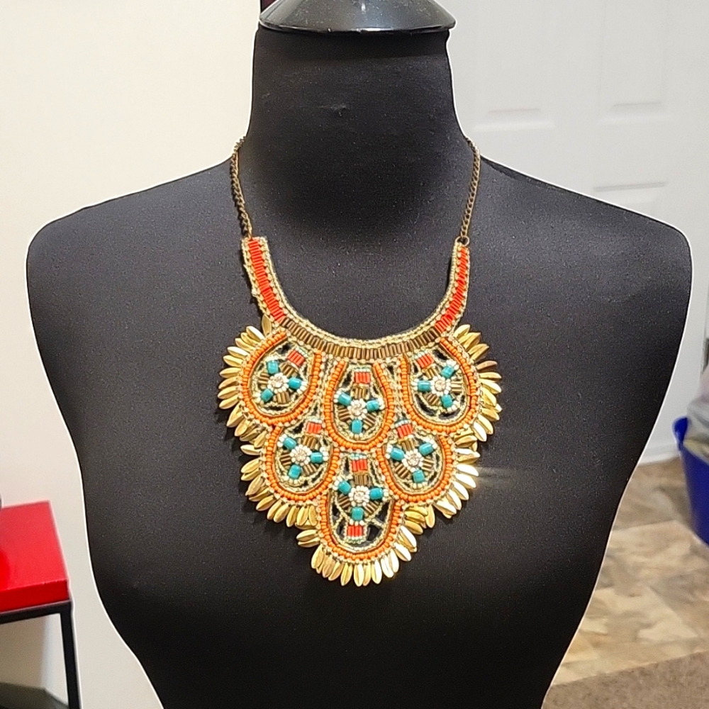 🧡 Beautiful Geometric Bib Necklace 🧡